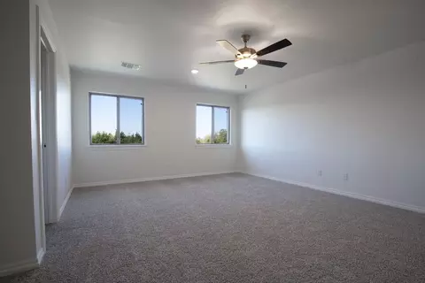 Bedroom - 932 Hydrangea Way, Edmond, OK 73034 photo 9 of 17