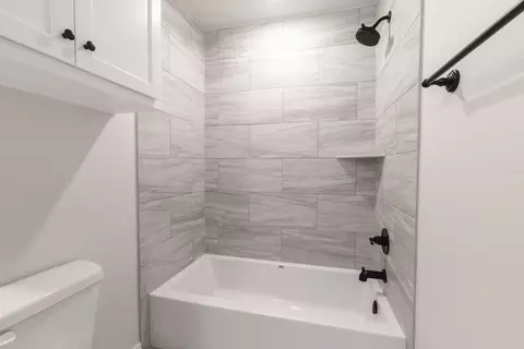 Bath - 932 Hydrangea Way, Edmond, OK 73034 photo 6 of 21