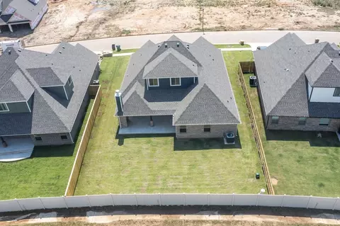 View/Area - 932 Hydrangea Way, Edmond, OK 73034 photo 1 of 8