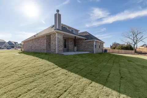 Exterior - 932 Hydrangea Way, Edmond, OK 73034 photo 33 of 41