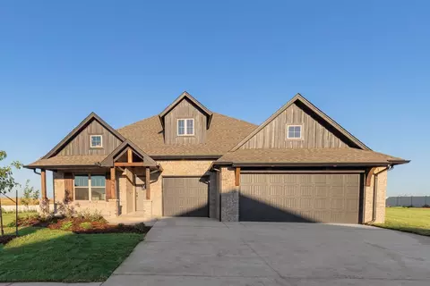 Exterior - 932 Hydrangea Way, Edmond, OK 73034 photo 6 of 41