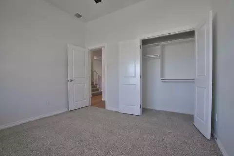 Bedroom - 932 Hydrangea Way, Edmond, OK 73034 photo 6 of 17