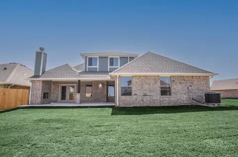 Exterior - 932 Hydrangea Way, Edmond, OK 73034 photo 30 of 41
