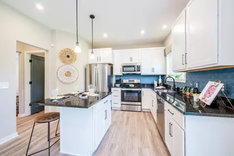 Kitchen - 4081 Silverstone Ln, Batavia, OH 45103 photo 6 of 9