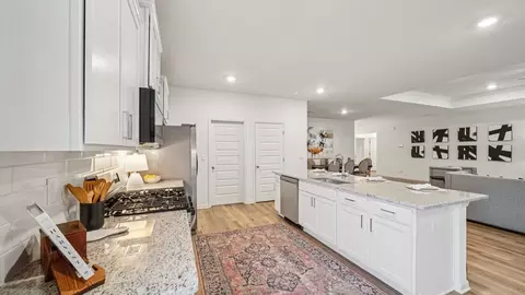 Kitchen - 10376 Meadowsweet Dr, Warrior, AL 35180 photo 3 of 5