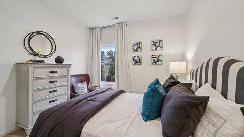 Bedroom - 10376 Meadowsweet Dr, Warrior, AL 35180 photo 5 of 12