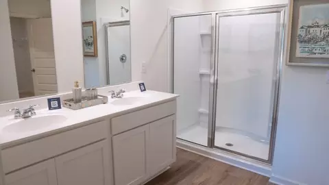 Bath - 10376 Meadowsweet Dr, Warrior, AL 35180 photo 3 of 3