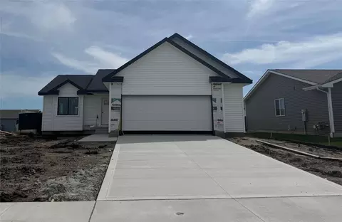 2107 White Oak Ln, Granger, IA 50109