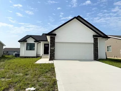 2107 White Oak Ln, Granger, IA 50109