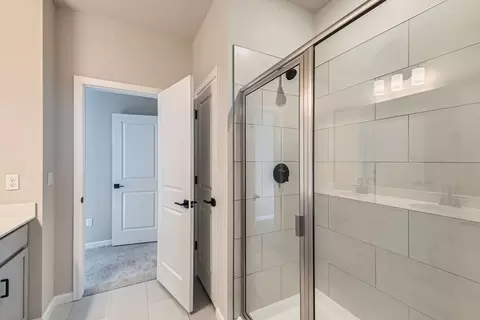Bath - 46409 Saddleback Dr, Bennett, CO 80102 photo 3 of 11