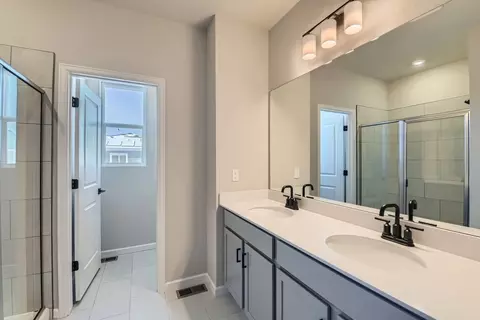 Bath - 46409 Saddleback Dr, Bennett, CO 80102 photo 2 of 11
