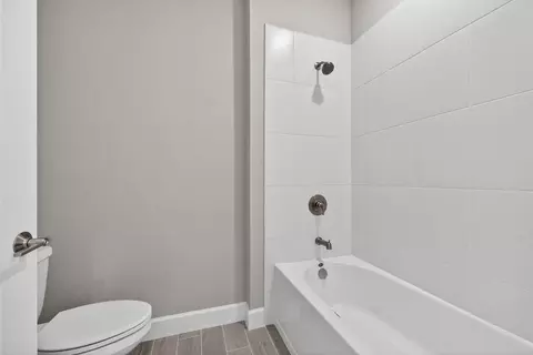 Bath - 86539 Oar Row S, Yulee, FL 32097 photo 4 of 25