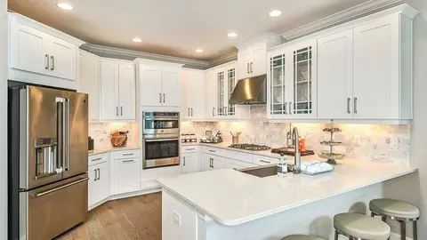 Kitchen - 7059 Fox Glen Cv, Nokomis, FL 34275 photo 1 of 4