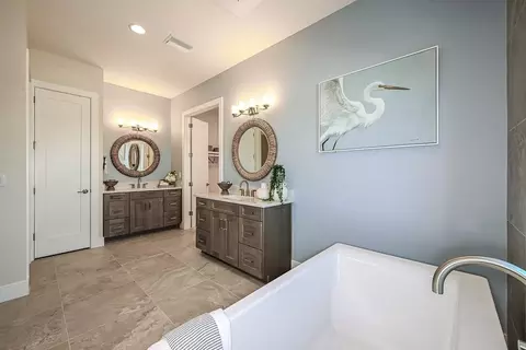 Bath - 13514 Shadow Creek Trl, Parrish, FL 34219 photo 4 of 7