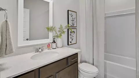 Bath - 17645 Ruby Dr, Athens, AL 35613 photo 8 of 9