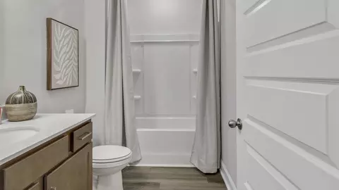 Bath - 17645 Ruby Dr, Athens, AL 35613 photo 6 of 9