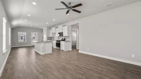Living - 182 Davis Ln, Newark, TX 76071 photo 5 of 8