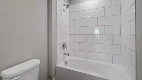 Bath - 182 Davis Ln, Newark, TX 76071 photo 5 of 10