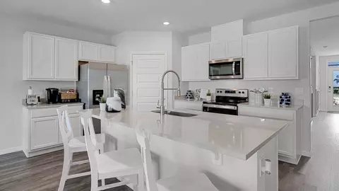Kitchen - 5515 Taverna Loop, Winter Haven, FL 33884 photo 2 of 6