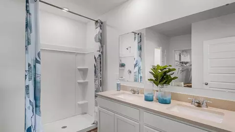 Bath - 5515 Taverna Loop, Winter Haven, FL 33884 photo 1 of 2