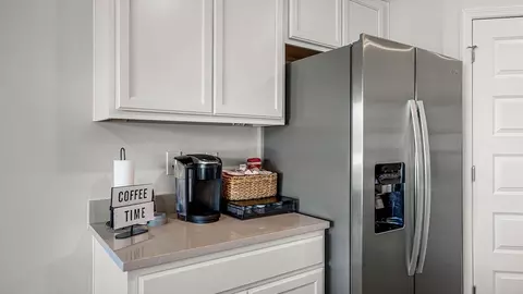 Kitchen - 5515 Taverna Loop, Winter Haven, FL 33884 photo 5 of 6