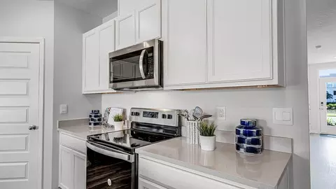 Kitchen - 5515 Taverna Loop, Winter Haven, FL 33884 photo 1 of 6