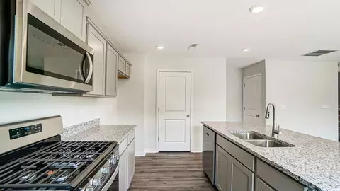 Kitchen - 1253 Eagleton Blvd, London, OH 43140 photo 3 of 9