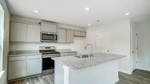 Kitchen - 1253 Eagleton Blvd, London, OH 43140 photo 2 of 9