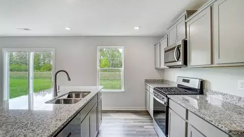 Kitchen - 1253 Eagleton Blvd, London, OH 43140 photo 4 of 9