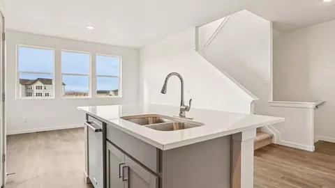 Kitchen - 24141 E 54th Pl, Aurora, CO 80019 photo 6 of 9