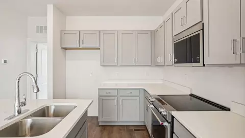 Kitchen - 24141 E 54th Pl, Aurora, CO 80019 photo 5 of 9