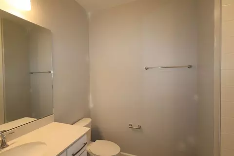 Bath - 1345 Hyde St, Saint Cloud, FL 34771 photo 3 of 6