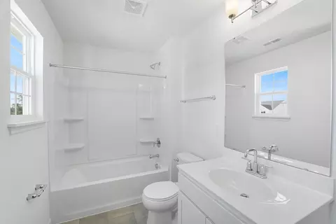 Bath - 375 Olympic Dr, Pacific, MO 63069 photo 4 of 5