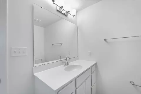 Bath - 375 Olympic Dr, Pacific, MO 63069 photo 3 of 5