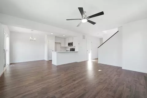 Living - 375 Olympic Dr, Pacific, MO 63069 photo 3 of 4