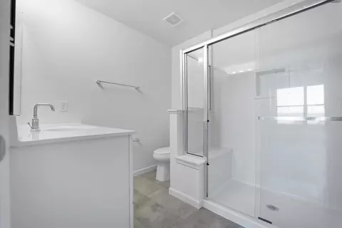 Bath - 375 Olympic Dr, Pacific, MO 63069 photo 2 of 5
