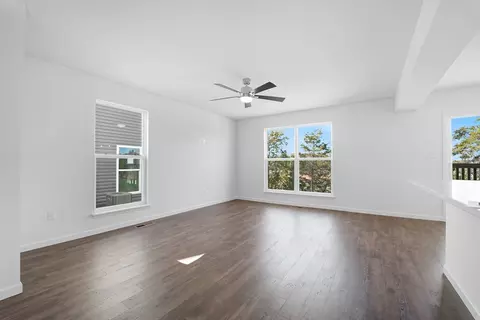 Living - 375 Olympic Dr, Pacific, MO 63069 photo 1 of 4