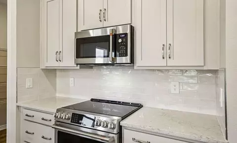 Kitchen - 10045 Hidden Hammock Loop, Parrish, FL 34219 photo 4 of 6