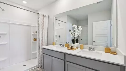 Bath - 5530 Savona Dr, Sebring, FL 33872 photo 3 of 3