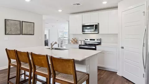 Kitchen - 5530 Savona Dr, Sebring, FL 33872 photo 4 of 7