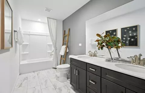 Bath - 5852 Hawkweed Dr, Naperville, IL 60564 photo 4 of 5