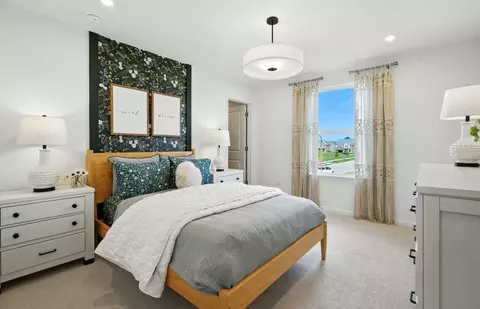 Bedroom - 5852 Hawkweed Dr, Naperville, IL 60564 photo 3 of 5