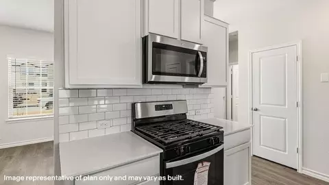 Kitchen - 12556 Thyme Pass, Converse, TX 78109 photo 5 of 9