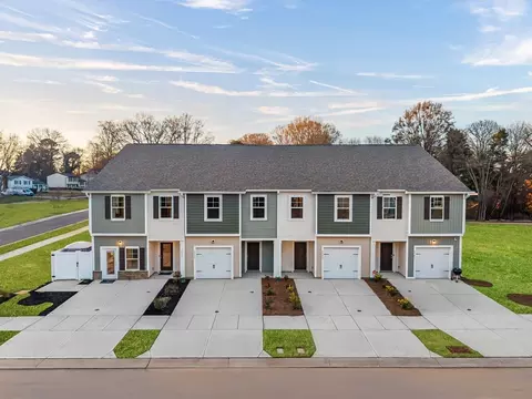 5124 Hares Ear Dr, Charlotte, NC 28269