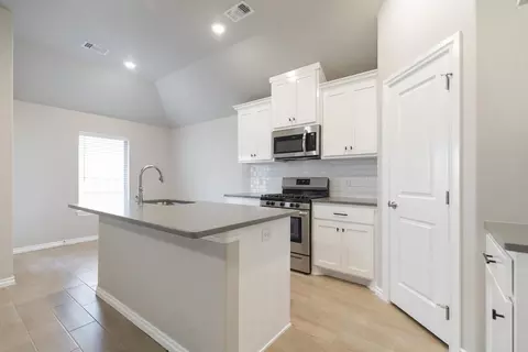Kitchen - 17252 Billy Rd, Washington, OK 73093 photo 1 of 12