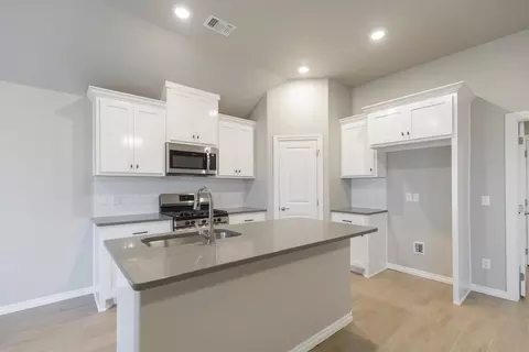 Kitchen - 17252 Billy Rd, Washington, OK 73093 photo 6 of 12