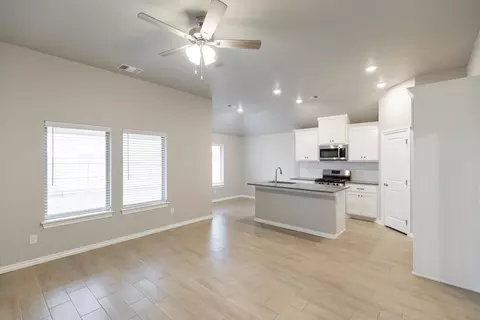Living - 17252 Billy Rd, Washington, OK 73093 photo 2 of 9