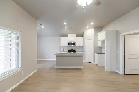 Living - 17252 Billy Rd, Washington, OK 73093 photo 1 of 9