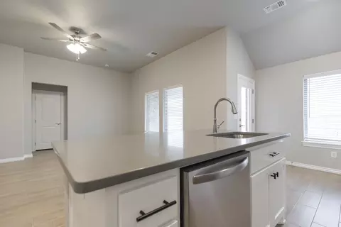 Kitchen - 17252 Billy Rd, Washington, OK 73093 photo 4 of 12
