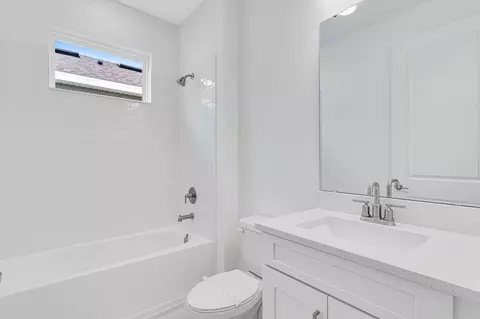 Bath - 1009 Tassleflower Trl, Saint Cloud, FL 34771 photo 3 of 3